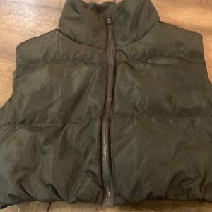Puffy vest in amazing army green